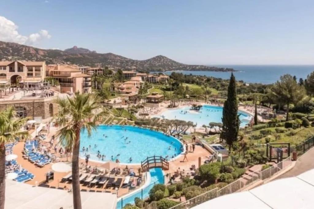 Superbe Appartement Village Cap Esterel 4P Climatise Saint-Raphaël Kültér fotó